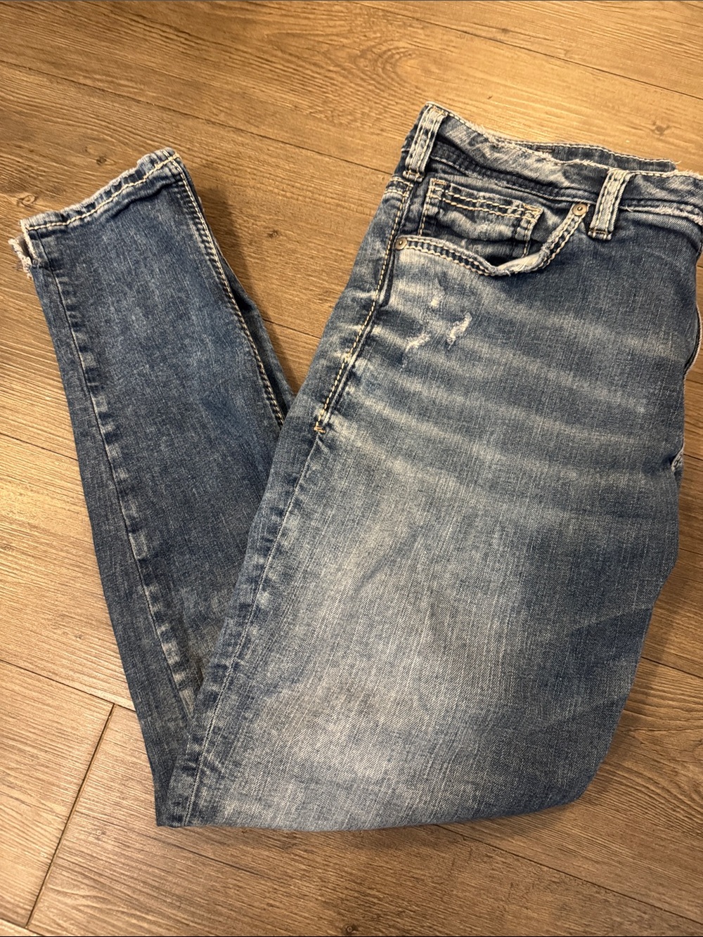 Silver Jeans Light Blue Washed Skinny Jeans. 18.